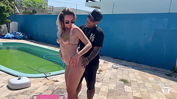 Preview 2 of Hurni Girl - LOIRA CASADA ESPERA MARIDO CORNO SAIR DE CASA PARA DAR A BUCETA PARA O PISCINEIRO