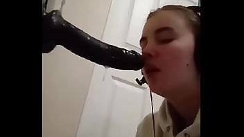 Preview 4 of Sunny Leone Xxxx Vefldio - White thot deep throating her fat black dildo