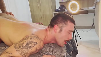 Preview 3 of Pati Patni Pela Peli - Meti meu Pauz&atilde_o no rabo do urso gostoso e enchi de Leite
