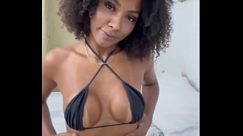Preview 3 of Tamil Ladys Sex Video Hair Pussy - Bem safadinha fazendo live,  Black n&atilde_o aguentou e me comeu gostoso no final