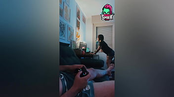 Preview 2 of Lesbians Ad - Seduzi o meu primo enquanto ele jogava videogame