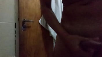 Preview 2 of Suyyn Vhdeos Xxx - paja en el ba&ntilde_o