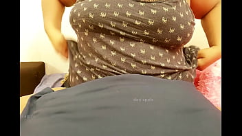 Preview 1 of Peep Malaysian - Hyderabadi sexy aunty showing boobs