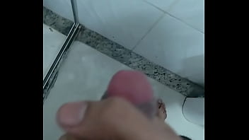 Preview 1 of Criminalit - Punhetinha r&aacute_pida no banheiro