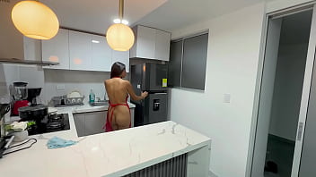 Preview 1 of Slim Body Big Boobd - sexo duro con mi hermanastra latina en la cocina termino d&aacute_ndole la mejor follada de su vida a mi hermanastra SOFIA