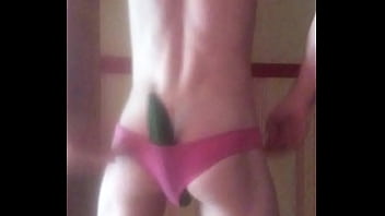 Preview 1 of Lean Bralin - Un gros concombre dans ma raie