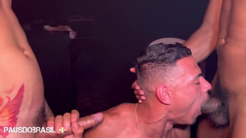 Preview 4 of Virgin Philipne - novinhos pauzudos na balada