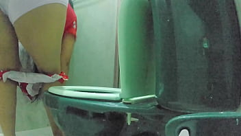 Preview 4 of Antioch Ca - MAdrastra descubre camara amateur que puse para grabarla en el ba&ntilde_o