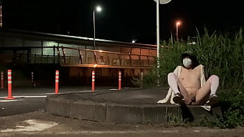 Preview 4 of Biti Fuck - 女装子まゆちゃんが車がばんばん通る国道脇の茂みの陰に隠れて大股開きして全裸露出を楽しむ