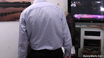 Preview 1 of Turkce Alt Yaz L Swinger Pornosu - He fingers her fat hole before cock ride