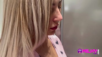 Preview 1 of Seachconnie Xarter - El casero quiere botar a su inquilina morosa pero ella tiene un enorme culo que da en parte de pago.