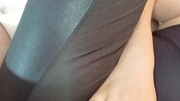 Preview 1 of Seeping Mon - Esposa Puta Infiel En leggings Spandex Se Folla Al Jefe De Su Marido Por Algo De Dinero 2
