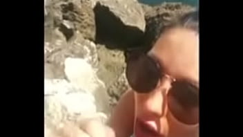 Preview 3 of Rating Aunty Pornstsr - Un gran pompino improvviso in piedi sugli scogli.