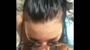 Preview 1 of Rating Aunty Pornstsr - Un gran pompino improvviso in piedi sugli scogli.