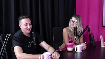 Preview 1 of Mum Take Baby - Foi pedida em namoro quando voltava do mercado,  e o primo sempre tentou atrapalhar o relacionamento - Kel Abate,  Bruno Abate &amp_ Mathheus Caetano (SHEER/RED)