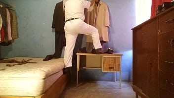 Preview 1 of Courtney Babyzz - El secreto perverso del G&aacute_ngster Brit&aacute_nico