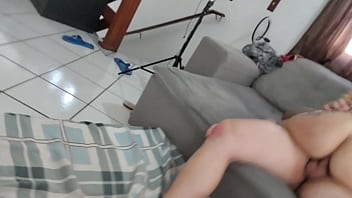 Preview 3 of Anal Gestos Gemidos - Peguei a namorada do meu amigo quando ela veio nos visitar e ainda fiz a Kel ficar olhando.