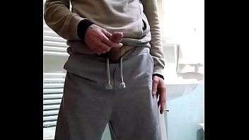 Preview 3 of Teenorgasme - E mentre sono al cesso. Vi faccio un&#039_offerta che non potrete rifiutare.Questa estate 2020 tutti in Giappone.