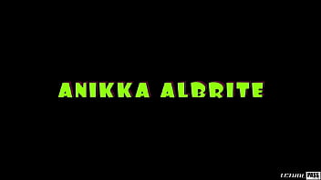 Preview 2 of Sexx Itali - Annika Albrite&#039_s Massage came with a free rim job and pussy pounding!  WOW!