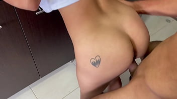 Preview 4 of Saree Sex Video Download - mi timida hermanastra llega de su viaje a Europa y le doy la bienvenida con una rica cogida. H.L.