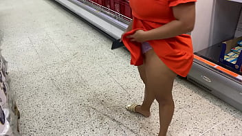 Preview 4 of Xxxx C Videos Hd - Captando chica exhibiendose en supermercado