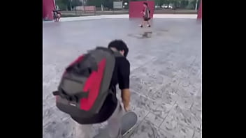 Preview 2 of Harem Pussys - Chico pendejo se cae en skate