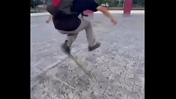 Preview 3 of Harem Pussys - Chico pendejo se cae en skate