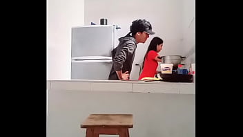 Preview 1 of Free Teens Porno Movies - mi hermanastra se encarga del almuerzo y yo de darle su postre
