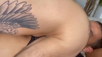 Preview 4 of Alain Lamas Feet Gay Sex - Tr&ecirc_s homens Fodendo o vizinho no pelo