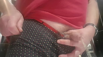 Preview 3 of Sistr Fuck Mum Com - Early morning piss