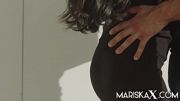 Preview 1 of Virgin Fuck Machine First Time - MARISKAX Busty Latina MILF Mariska fucked by her lover