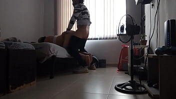 Preview 4 of Lp Anal Police - Sorprend&iacute_ al repartidor al pagarle con mi culo porque no tuve dinero para pagar el pedido