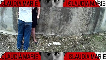 Preview 2 of Jav Mom Ki Mast Chudai - La gorda esta muy caldosa y le chorrea el coño en un callej&oacute_n. El sexo en p&uacute_blico le pone muy cachonda