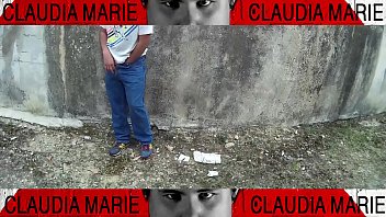Preview 3 of Jav Mom Ki Mast Chudai - La gorda esta muy caldosa y le chorrea el coño en un callej&oacute_n. El sexo en p&uacute_blico le pone muy cachonda