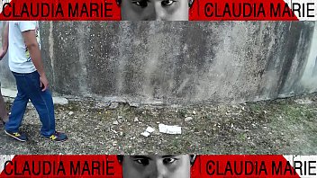Preview 1 of Jav Mom Ki Mast Chudai - La gorda esta muy caldosa y le chorrea el coño en un callej&oacute_n. El sexo en p&uacute_blico le pone muy cachonda