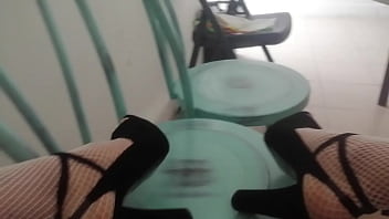Preview 2 of And Aunt Kissing - Trav&eacute_sti amateur tacones feet