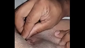 Preview 1 of Husband And Wife X Videos - Usando bolinhas na buceta