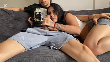 Preview 4 of Sexy Video Seal Band Full Hd - &iexcl_Madrastra latina me sorprende mientras veo una pel&iacute_cula! - PORNO ESPA&Ntilde_OL