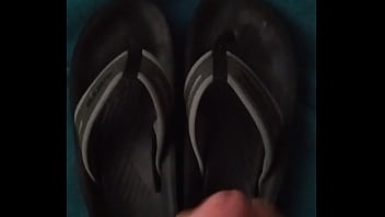 Preview 4 of Indian Mom Xvideos - Gozada no chinelo Olympikus