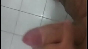 Preview 2 of Fingering A Bf - Gozei dentro do banheiro