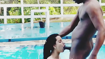 Preview 3 of Female Copes Xxx - fudendo to my niece inside the pool