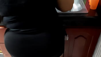 Preview 2 of Alejandra Lazcano Tube - Interrumpo a la se&ntilde_ora del servicio mientras lava los platos para que chupe mi polla