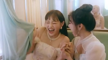 Preview 1 of Ass Moven Coco - Loona flip that MV