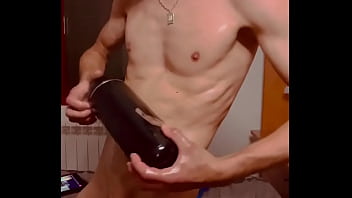 Preview 4 of While Horny Fuck - Pasando el rato con aceite y consolador