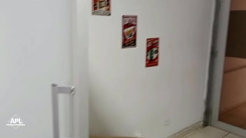 Preview 2 of Mare Baby - LA PUTA INFIEL DE MI VECINA ME CHUPA LA POLLA HASTA QUE ME CORRO ES SU BOCA. PARTE 1