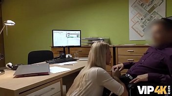Preview 2 of Wixen Mit Wixvorlage - VIP4K. Luomo e pronto a dare un po di soldi alla ragazza se lei lo fa venire