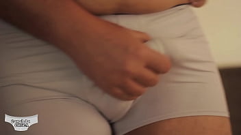 Preview 1 of Girl Sex Dog Hard Core - Cueca Lycra batendo punheta de Boxer branca.