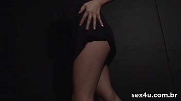 Preview 1 of Xxx Chest Touching Milk Image - In&eacute_dito strip-tease de Rafaela Christine para a SEX4U