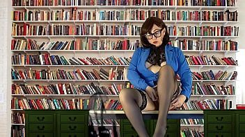 Preview 1 of Ponerhub Com - Solitude in the Stacks: A Day in the Life of a Solo Librarian