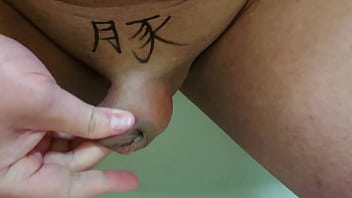 Preview 3 of Bus Sex Fuking - 余ったチン皮引っ張って射精するパイパンデブ